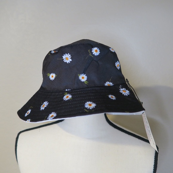 Alice + Olivia by Stacey Bendet Reversible Daisy Flower Bucket Hat Casual - Picture 3 of 11